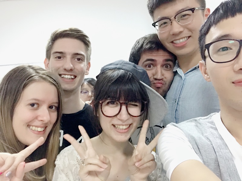 我们和孔院的汉语学生.jpg 我们和孔院的汉语学生.jpg